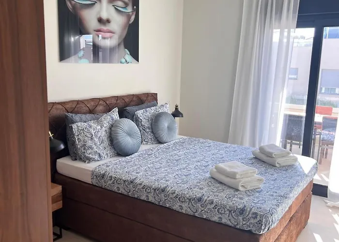 Mediterranean Garden Holidays Apartamento *